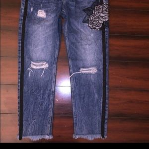 🖤Zara Embroidered Jeans